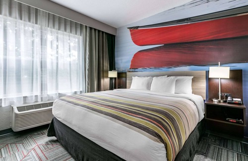 Columbus Hotel | Clarion Pointe Columbus-Bradley Park