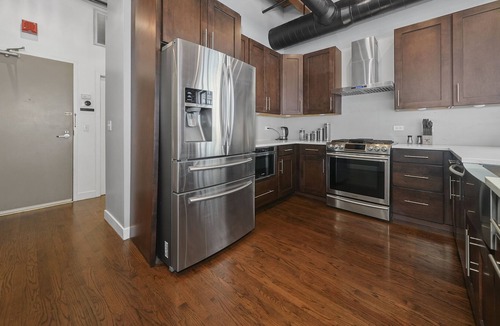 West Loop Gate Condo | Classic Downtown Industrial Loft Near West Loop