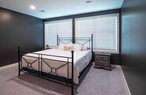 Opelika House | Classy 3BR Auburn home w/2 masters! & Bonus Room!