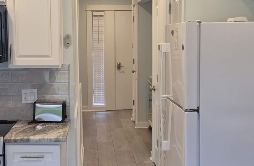 Folly Field Condo | CLEAN, Convenient - fully renovated! Sleeps 4 HHI STR#018944