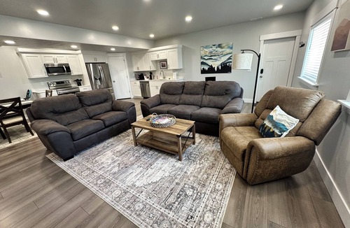 North Ogden Apartment | Clean & Spacious 2-bedroom BASEMENT APT. AC, WiFi, full kitchen in North Ogden