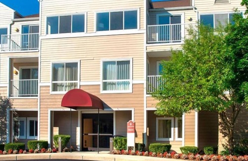 Westborough House | Comfort and Convenience! 2 Pleasant Units, Kitchenette, Free Parking, Pool