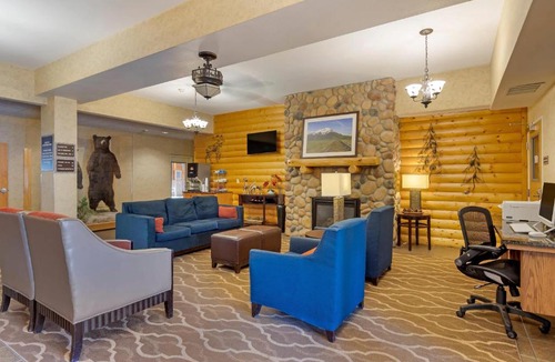 Spenard Hotel | Comfort Suites Anchorage International Airport
