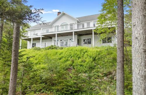 Seal Cove House | Comfortable bayfront home with beautiful views, large deck & on-site tennis
