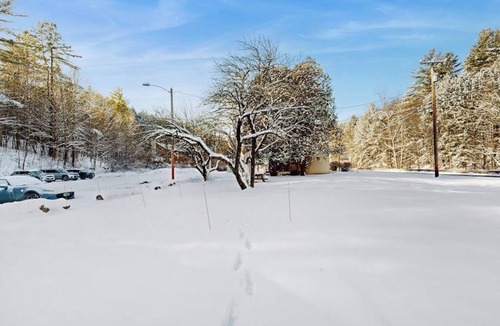 Waitsfield Condo | Comfortable condo w/mountain & ski views, central a/c, shared patio & BBQ