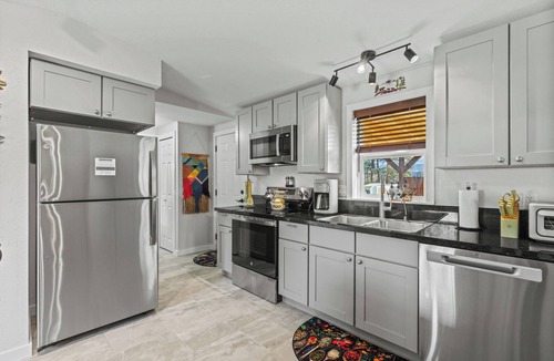 Florence House | Comfortable, Convenient Ranch Retreat