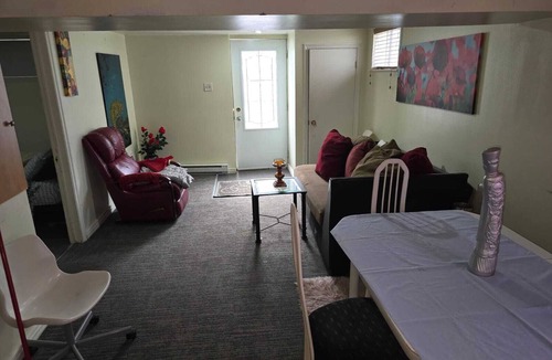 Fabreville House | Comfortable & Relaxing Private Apartment in Laval, Minutes from Everything