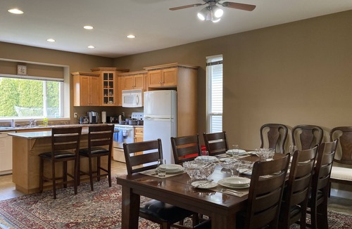 Maple Ridge House | ❤ Comfy, bright, spacious home ✔ Long stays