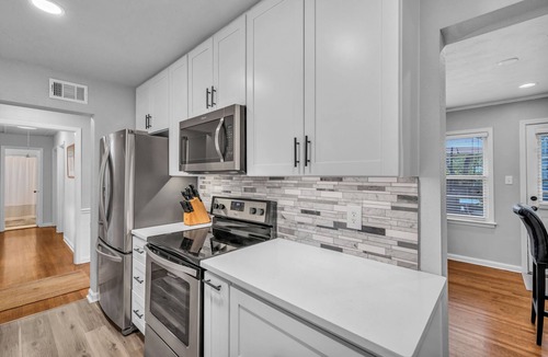 Memphis House | Comfy home in E Memphis centrally located. Minutes to everything!