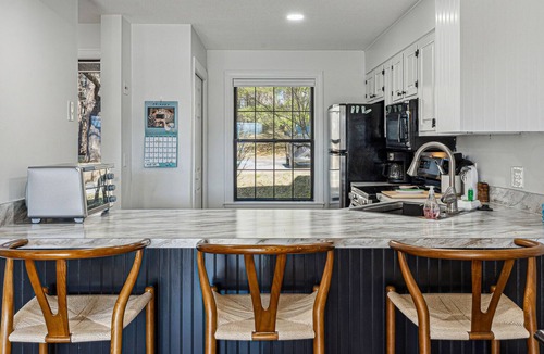 West Hartford Condo | Condo with Fireplace, Sugar Hill