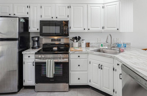 West Hartford Condo | Condo with Fireplace, Sugar Hill