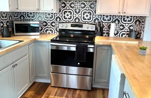 Fairview Apartment | Contemporary 2 Bedrooms Super location