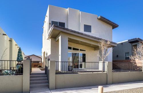 Mesa Del Sol Innovation Park House | Convenient Albuquerque Escape w/Yard: Off I-25!