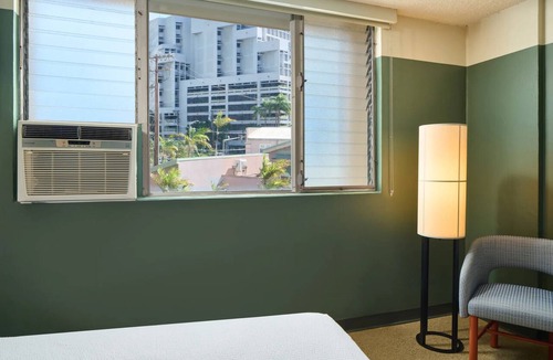 Ala Moana Hotel | Convenient Stay in Hawaii! 2 Comfortable Units Onsite Pool