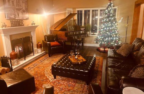 Arbutus Ridge House | Corkscrew Willow Estate