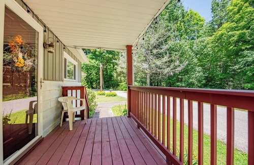 Benton House | Cornerstone Escape - Robin Vacation Rentals