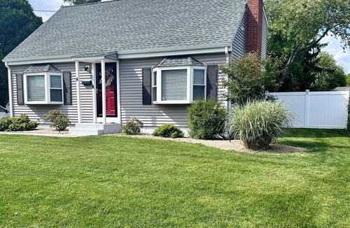 Old Saybrook House | Cornfield Point Beach. Summer retreat. Family Friendly. Weekend Warriors.
