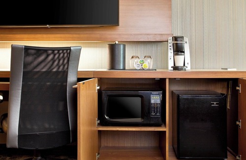 Locust Point Hotel | Courtyard by Marriott Baltimore Downtown/McHenry Row