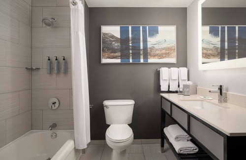 Coolidge Corner South Side Hotel | Courtyard by Marriott Boston Brookline