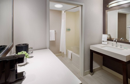 Manchester Hotel | Courtyard by Marriott Manchester - Boston Regional Airport