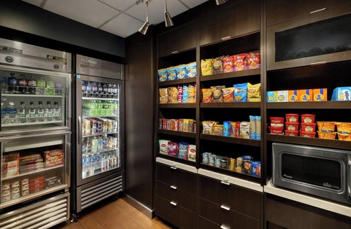 Bermuda Hotel | Courtyard by Marriott Richmond Chester