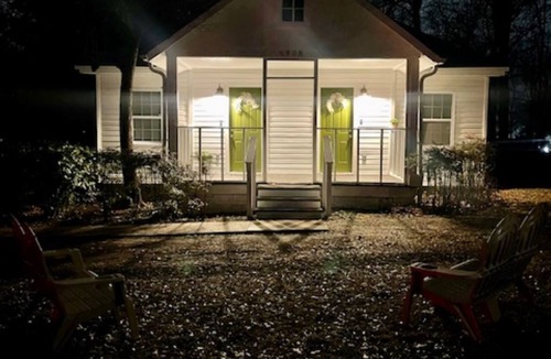 Church Street Apartment | Cozy 2/1 Duplex 10 minutes from ATL Airport- Unit B