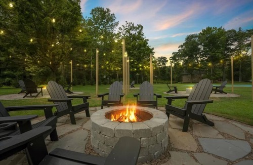 Canadensis Cabin | Cozy & Chic Pocono Cabin | Firepits | Pickleball