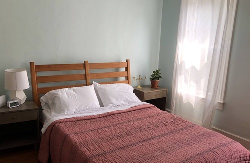 Mid-Charles House | Cozy Historic Rowhouse on the Cutest Block in Baltimore!