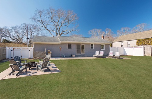 Hampton Bays House | Cozy House less than two miles from Ocean Beaches