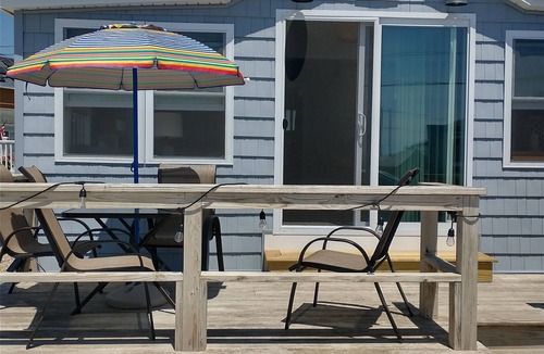 Breakwater Village Cottage | Cozy Point Judith Cottage near Block Island Ferry in private beach community.
