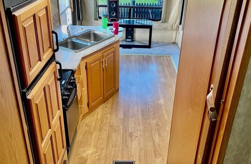 Cranston House | COZY QUIET GETAWAY MINUTES FROM THE CITY