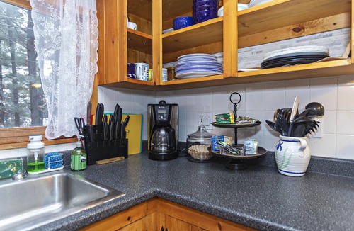 West Buxton Cabin | Cozy quintessential Maine cabin on Bonny Eagle Pond, conveniently located