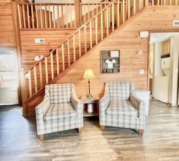Table Rock Apartment | Cozy Rustic Cabin! 3 miles from the strip!