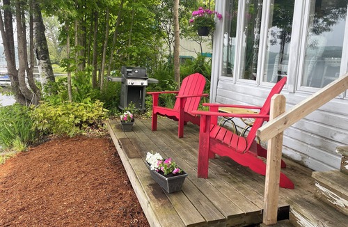 Cabot Cottage | Cozy Rustic Cottage on the Lake.