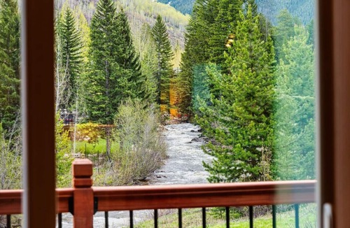 Vail Apartment | Cozy Secluded Riverfront Cabin Fireplace Parking