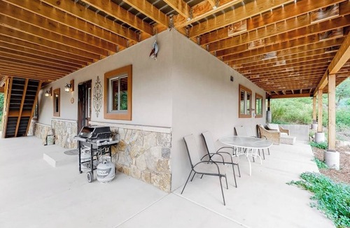 Turtle Lake House | Cozy & secluded studio - quiet location near town, hiking, & skiing