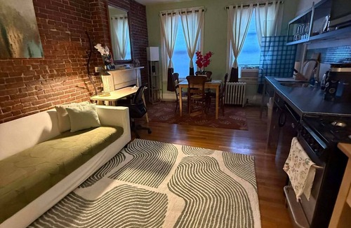Beacon Hill Apartment | Cozy Studio w/Full Kitchen, Close to MGH, Walkable Train Lines