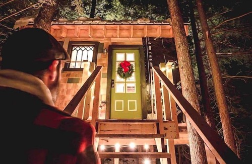 Hardwick RV Rental | Cozy Treehouse with Sauna in Hardwick, VT