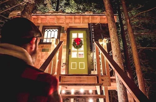 Hardwick RV Rental | Cozy Treehouse with Sauna in Hardwick, VT