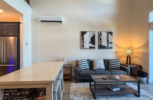 North Conway Condo | Cranmore Escape | Modern, Walk to Town, Pool!