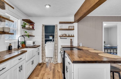 Coopertown Cabin | Creekside Cabin: Nestled in Woods, 30M Nashville