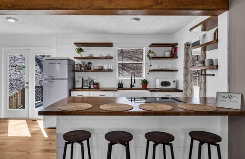 Coopertown Cabin | Creekside Cabin: Nestled in Woods, 30M Nashville