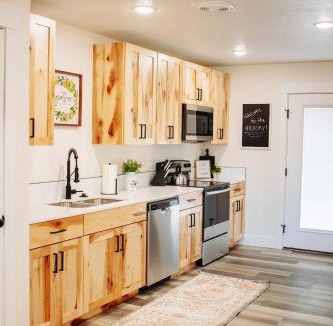 McCammon House | Creekside Cabins Hickory Stay w views near Lava