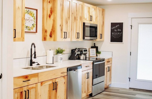 McCammon House | Creekside Cabins- Large Property for Reunions