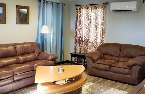 Spruce Pine Cabin | Cute Cabin with room to relax