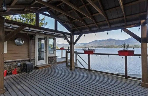 Blind Bay Cabin | Cvit Creek Tiny Cabin on Lakefront on Shuswap Lake - Eagle Bay