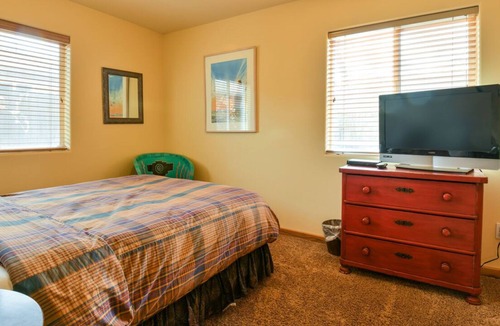 Moab House | CW343 - Just blocks to Main St. shopping & restaurants with private hot tub