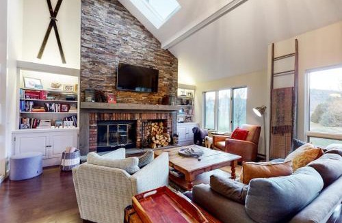 West Hartford House | Dartmouth Place Retreat