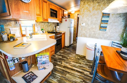 Eddyville Cabin | Deckside Haven 2 - Tiny living space with a queen and full size beds overlooking Lake Barkley.