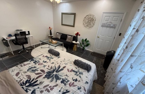 North Massapequa House | Designer 2 Rooms Modern Luxury Pad- 0 Cleaning Fee